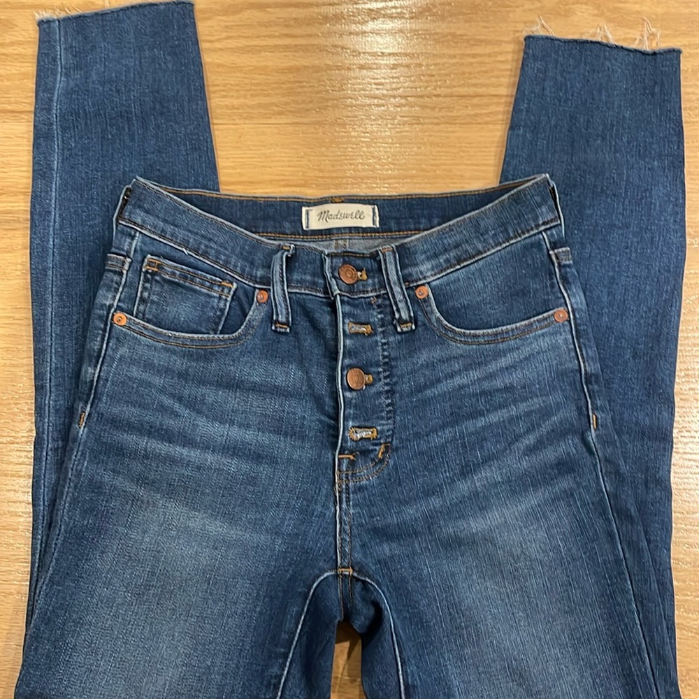 Ladies Madewell skinny stretch jeans.